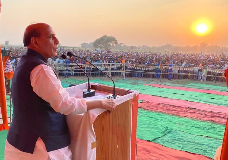 Bihar Election 2020: बिहार में गरजे रक्षा मंत्री, कहा- दुनिया की कोई भी ताकत हमारी एक इंच जमीन पर कब्जा नहीं कर सकती - Prabhat Khabar