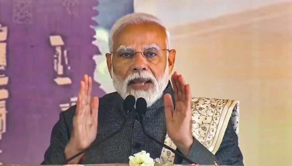 Narendra Modi: 22 साल पहले नरेंद्र मोदी ने दर्ज की पहली चुनावी जीत, Video शेयर कर हुए भावुक 1 14011 Pti01 14 2024 000060A