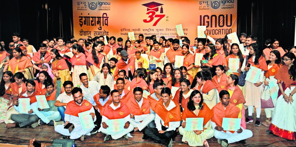 इग्नू का 37वां दीक्षांत समारोह: मनोविज्ञान में वैशाली बनी टॉपर, उपराष्ट्रपति ने किया सम्मानित 4 20Pat 85 20022024 2