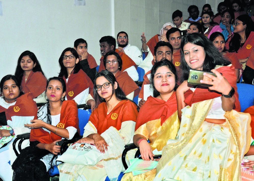 इग्नू का 37वां दीक्षांत समारोह: मनोविज्ञान में वैशाली बनी टॉपर, उपराष्ट्रपति ने किया सम्मानित 2 20Pat 88 20022024 2