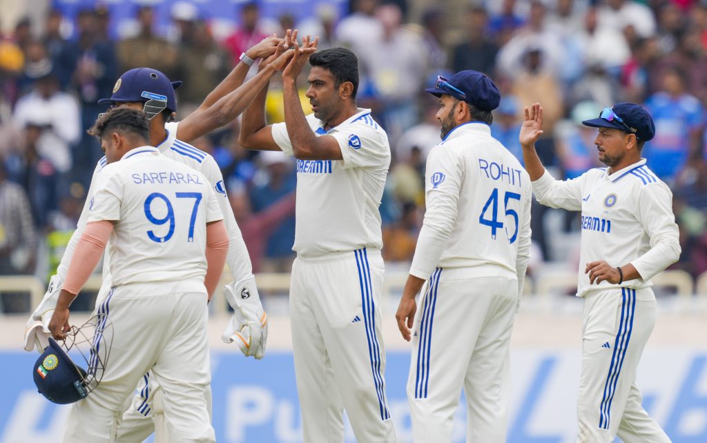 Ind Vs Eng Ranchi Test: इंग्लैंड की आधी से ज्यादा टीम पवेलियन लौटी, भारतीय गेंदबाजों का जलवा बरकरार 1 Ind Vs Eng Ranchi Test