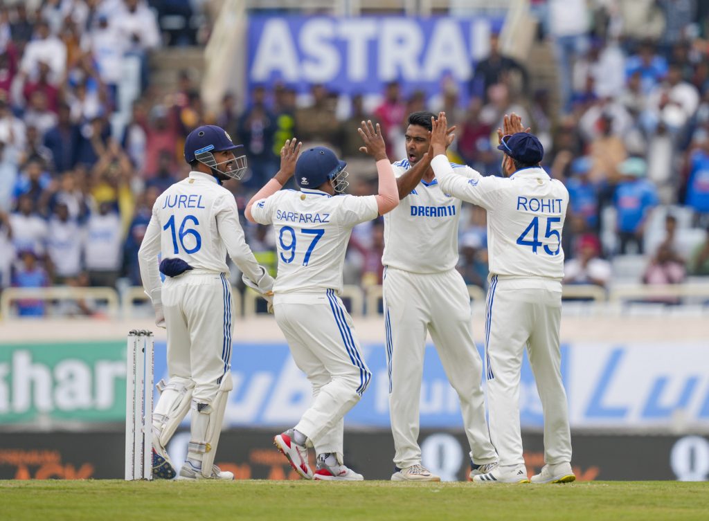 Ind Vs Eng Ranchi Test: इंग्लैंड की आधी से ज्यादा टीम पवेलियन लौटी, भारतीय गेंदबाजों का जलवा बरकरार 2 Ind Vs Eng Ranchi Test