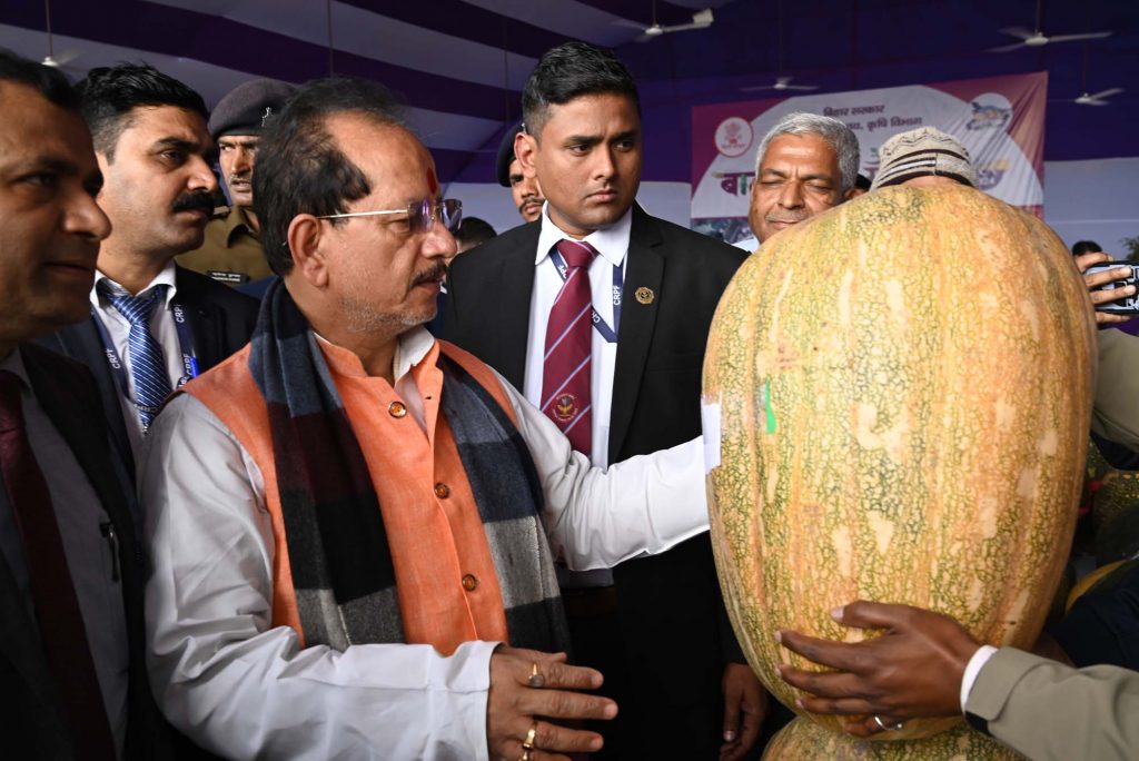 Bihar Deputy CM Vijay Kumar Sinha visits during Gardening Mahotsav at Gandhi Maidan 8