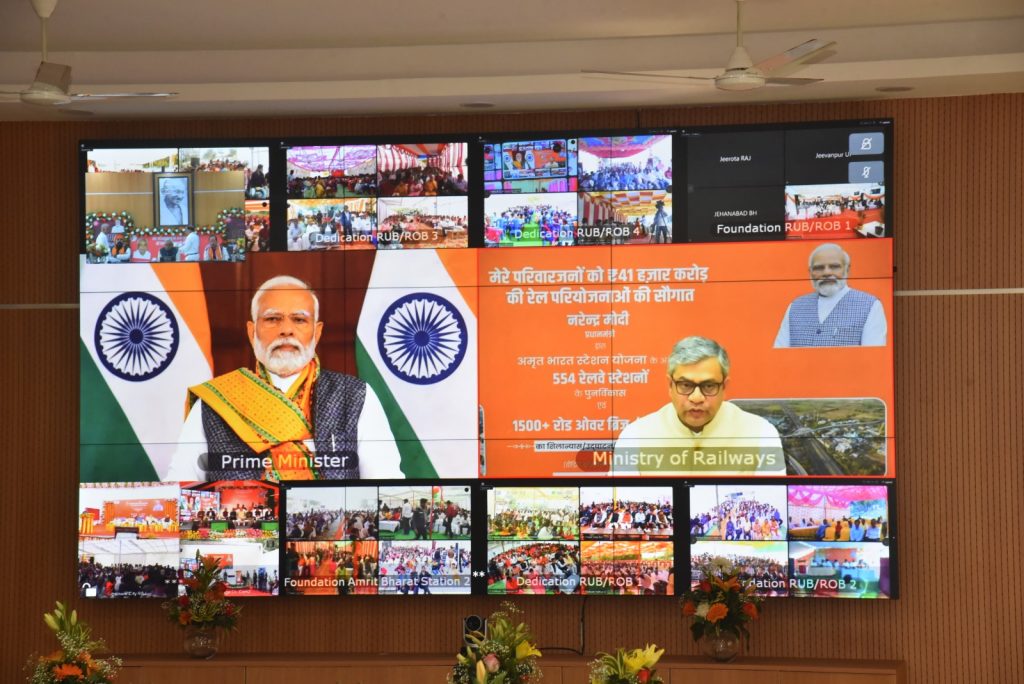 Pm Narendra Modi ने बिहार को दी सौगात, 33 रेलवे स्टेशनों और 68 आरओबी का किया शिलान्यास और उद्घाटन 5 Ghqb5Kowyaaeefo