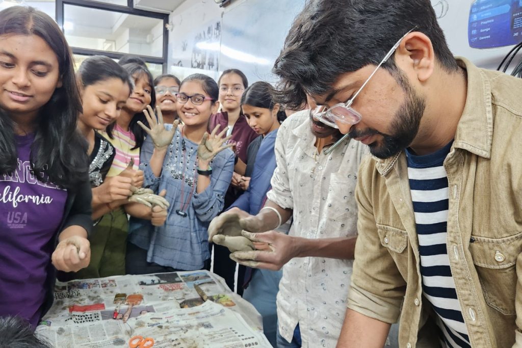 रांची में Designing Institute ने की अच्छी पहल, मूर्तिकारों को मिल सकता है नया प्रोफेशन 5 Jharkhand News 2024 02 21T143201.301