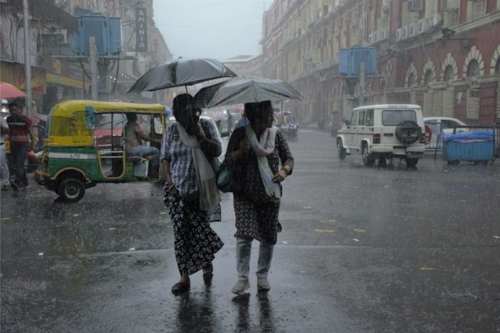 Weather Alert Today: मौसम ने फिर ली करवट, झारखंड-दिल्ली समेत इन राज्यों में बारिश का अलर्ट 1 Weather Alert Today
