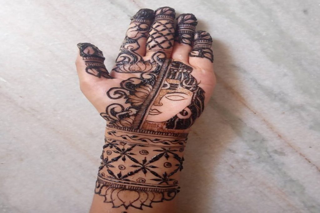 Mehndi Designs: महाशिवरात्रि पर पाना हो भोले बाबा का आशीर्वाद, तो लगाएं ये बेहतरीन मेहंदी डिजाइन 3 Shiv Aaradhna