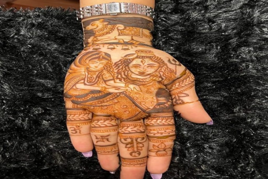Mehndi Designs: महाशिवरात्रि पर पाना हो भोले बाबा का आशीर्वाद, तो लगाएं ये बेहतरीन मेहंदी डिजाइन 2 Shiv Parvati