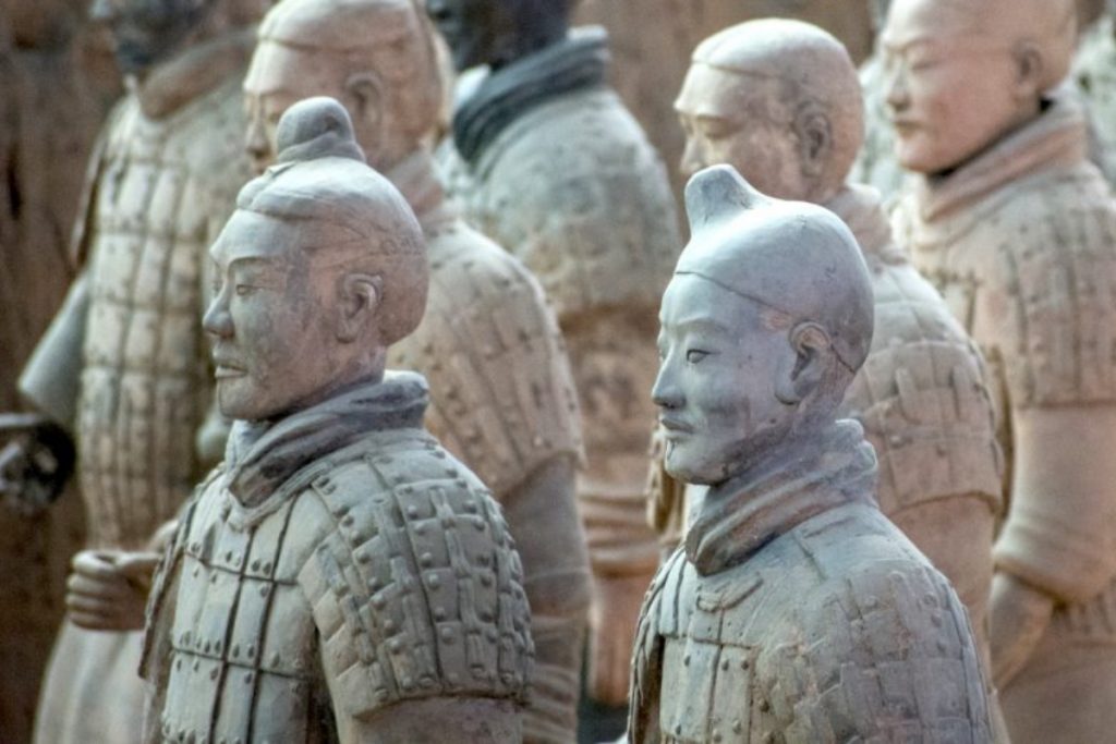 Bizzare: दुनिया की 5 ऐसी जगहें जहां टूरिस्ट्स का जाना है मना, आखिर क्या है रहस्य? 6 Tomb Of King Qin Shi Huang