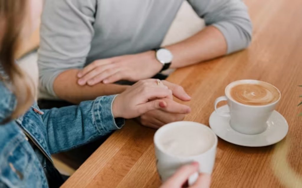 Relationship Tips: रिश्ते में दिखने लगे ये 7 संकेत, तो समझ जाएं कि यही है आपके रिलेशनशिप के लिए ग्रीन सिग्नल 3 Whatsapp Image 2024 02 27 At 11.12.26 Am