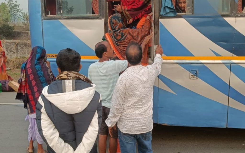 Ayodhya Bound Odisha Bus Accident In Jharkhand 5