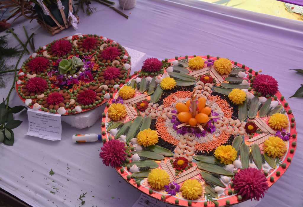 बागवानी महोत्सव: यहां मिल रहा मशरूम के लड्डू, जानें क्यों चर्चा में है सात फुट के केले का घवद 3 Gandhi Maidan Me Bawani Exepo 6