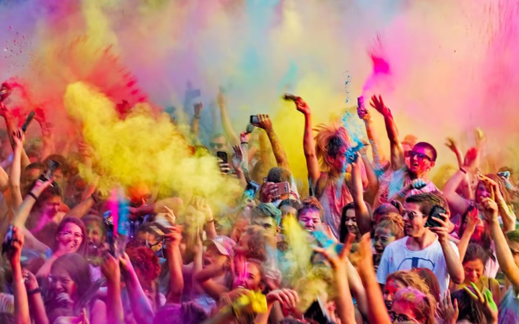 Holi 2024 का लेना है मजा तो बना लें इन जगहों पर घूमने का प्लान 4 Holi2333443333