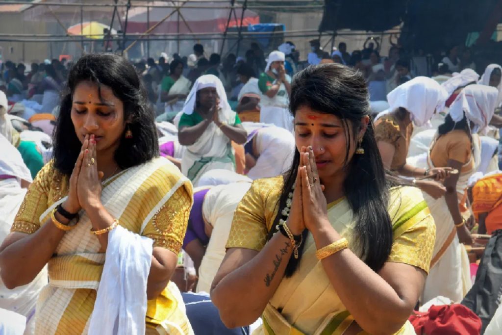 Attukal Pongala: 'अट्टुकल पोंगल' यानी देवी शक्ति की आराधना का उत्सव, जानिए क्या है महत्व 1 Image44344443355