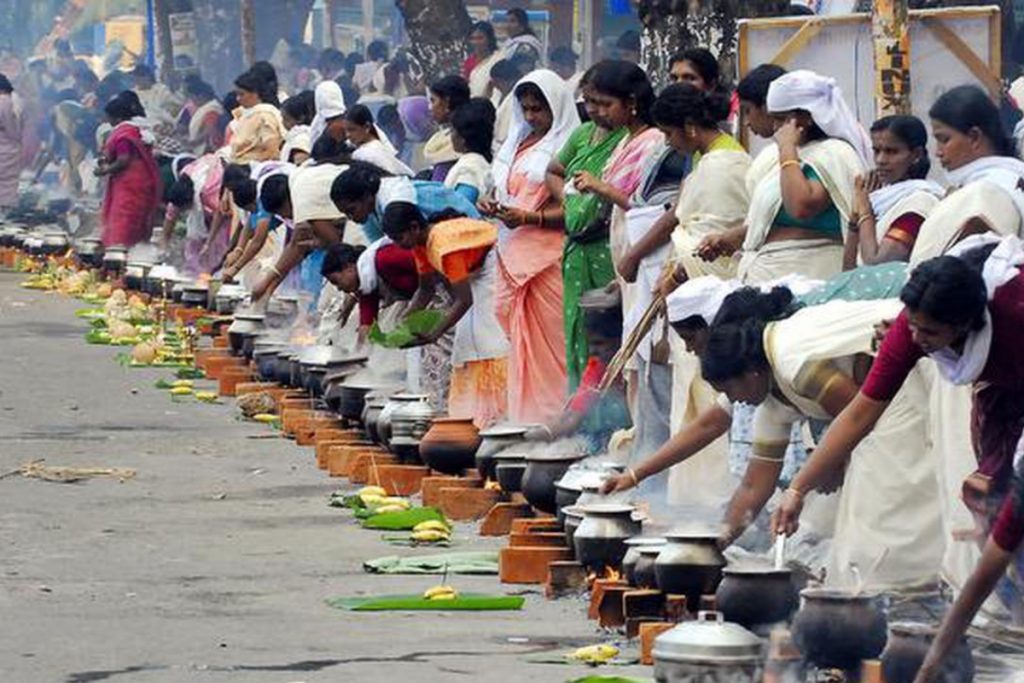 Attukal Pongala: 'अट्टुकल पोंगल' यानी देवी शक्ति की आराधना का उत्सव, जानिए क्या है महत्व 4 Image443444433556