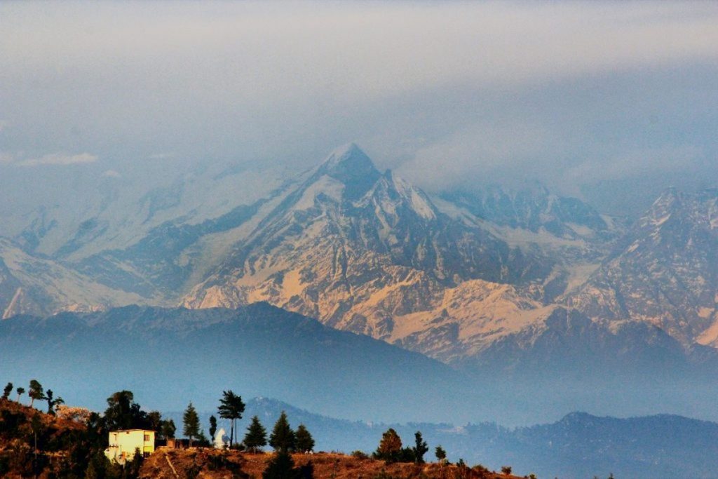 Places To Visit In Uttarakhand: जन्नत से कम नहीं हैं उत्तराखंड की ये जगहें, जानिए कैसे पहुंचे यहां 2 Nainital 1