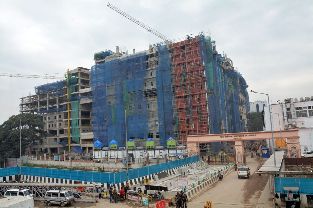 Pmch में पांच नयी सुविधाओं की सौगात देंगे मुख्यमंत्री, उद्घाटन से पूर्व जायजा लेने पहुंचे अपर मुख्य सचिव 4 Pmch Main Building 3