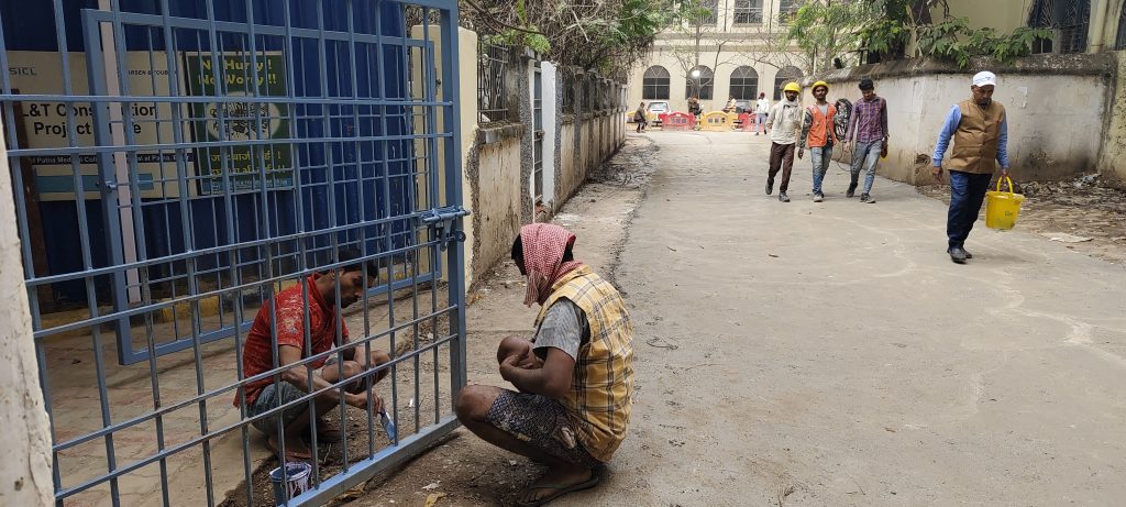 Pmch में पांच नयी सुविधाओं की सौगात देंगे मुख्यमंत्री, उद्घाटन से पूर्व जायजा लेने पहुंचे अपर मुख्य सचिव 7 Pmch Me Saaf Safai Kartey Majdoor 5