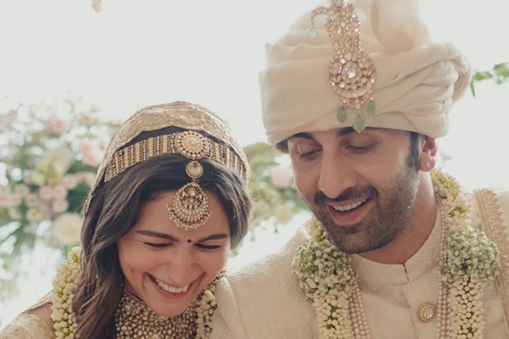 Celebrity Wedding Looks: विराट-अनुष्का से लेकर रकुल-जैकी तक, इन सेलिब्रिटीज ने पेस्टल शेड्स को किया अपने वेडिंग लुक में शामिल 3 Qwerryty1445572344