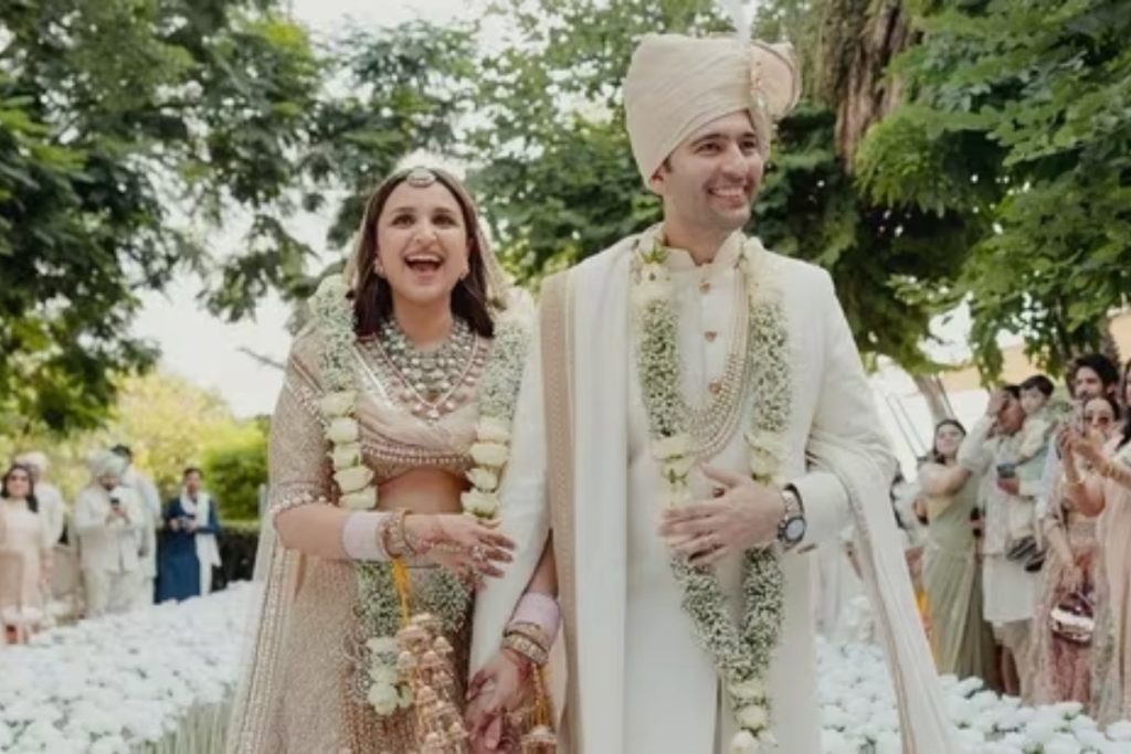 Celebrity Wedding Looks: विराट-अनुष्का से लेकर रकुल-जैकी तक, इन सेलिब्रिटीज ने पेस्टल शेड्स को किया अपने वेडिंग लुक में शामिल 4 Qwerryty14455723444