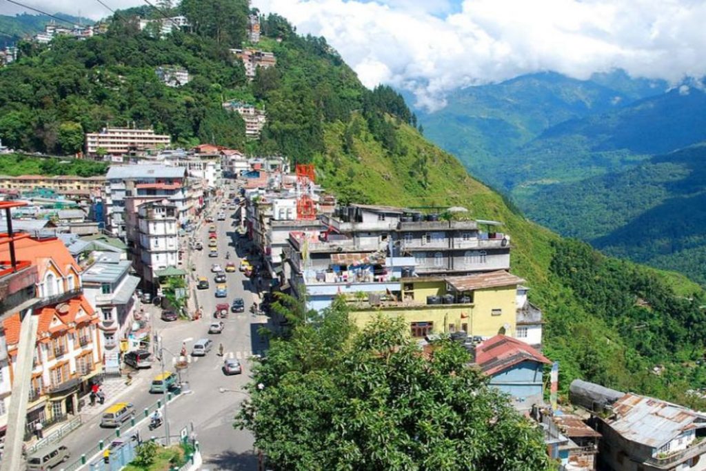 Places To Visit In Spring: बसंत के मौसम में घूमने के लिए बेस्ट हैं भारत की ये जगहें, खूबसूरती देख आप भी हो जाएंगे मंत्रमुग्ध 6 गंगटोक 1