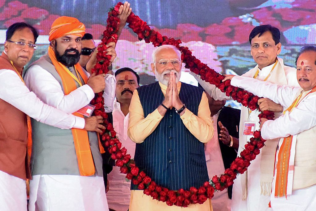 लालटेन राज में एक ही परिवार हुआ समृद्ध, पीएम नरेंद्र मोदी ने राजद-कांग्रेस पर साधा निशाना 19 06031 Pti03 06 2024 000209B