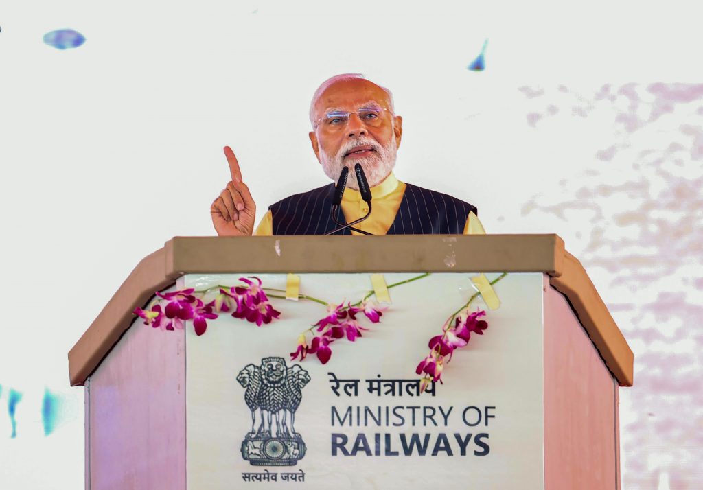 लालटेन राज में एक ही परिवार हुआ समृद्ध, पीएम नरेंद्र मोदी ने राजद-कांग्रेस पर साधा निशाना 4 06031 Pti03 06 2024 000239B