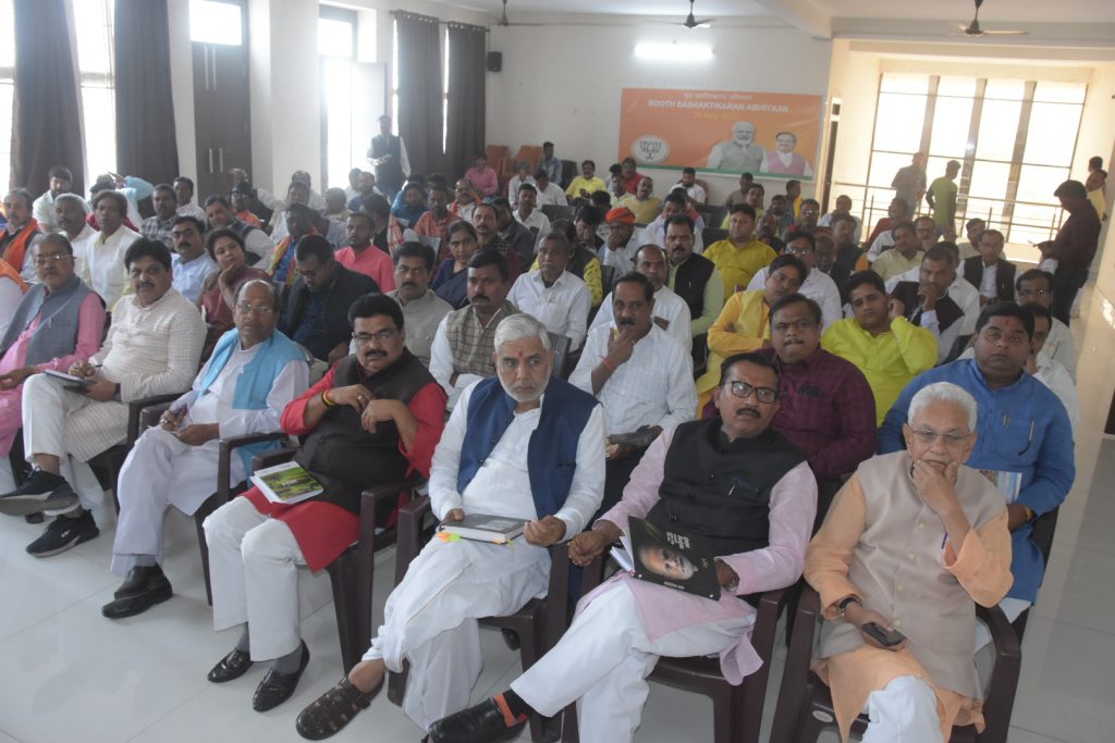धनबाद चुनाव प्रबंधन समिति व लोकसभा कोर कमेटी की बैठक में बोले बाबूलाल मरांडी- सशक्त बूथ, ऐतिहासिक परिणाम 1 07Dhn Mb 21 07032024 3