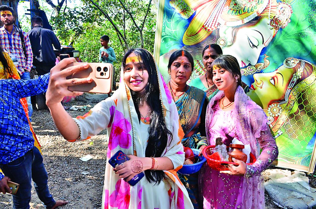 रांची : भोलेबाबा की निकली बारात है…, भूत-पिशाच, नर कंकाल, तांडव नृत्य और सजीव झांकी ने श्रद्धालुओं का मन मोहा 6 Ranchi Maha Shivratri Shiv Barat
