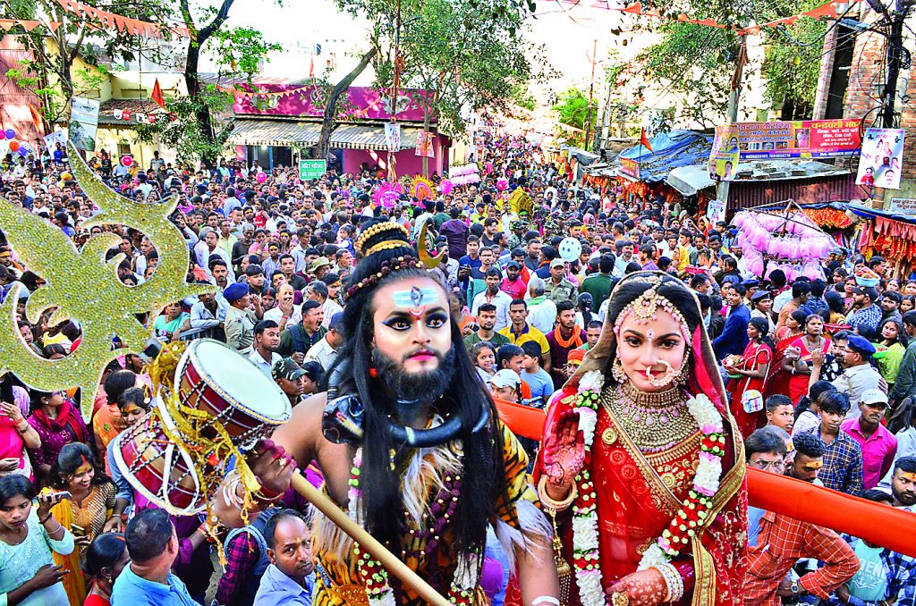 रांची : भोलेबाबा की निकली बारात है…, भूत-पिशाच, नर कंकाल, तांडव नृत्य और सजीव झांकी ने श्रद्धालुओं का मन मोहा 4 Ranchi Maha Shivratri Shiv Barat