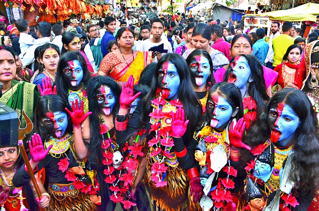 रांची : भोलेबाबा की निकली बारात है…, भूत-पिशाच, नर कंकाल, तांडव नृत्य और सजीव झांकी ने श्रद्धालुओं का मन मोहा 3 Ranchi Maha Shivratri Shiv Barat