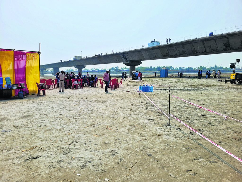 बकौर-भेजा पुल हादसे के बाद निर्माण कार्य रुका, 3 सदस्यीय टीम हर पहलू पर कर रही जांच 7 23Sau 32 23032024 64 C641Bha103031182 1