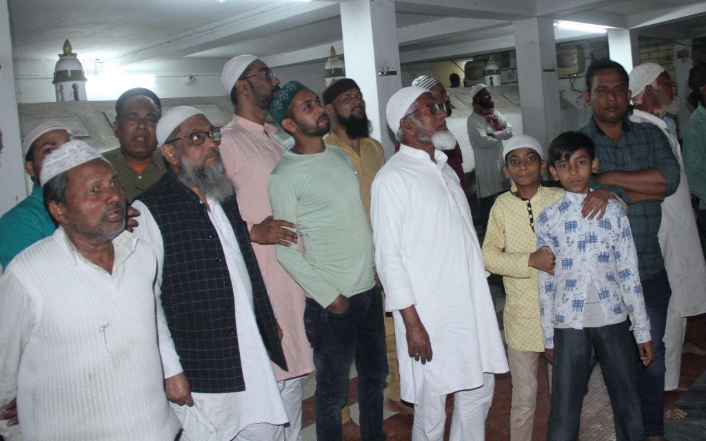 25 शाह मस्जिद में ईद का चाँद देखते