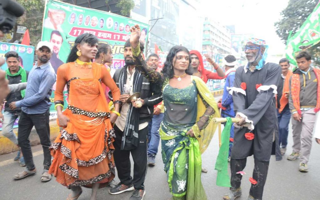 Photos: पटना की सड़कों पर महागठबंधन समर्थकों का हुजूम, नाचते-झूमते जन विश्वास रैली में हुए शामिल 12 86088493 55Eb 4711 B8A1 4080Fc856058