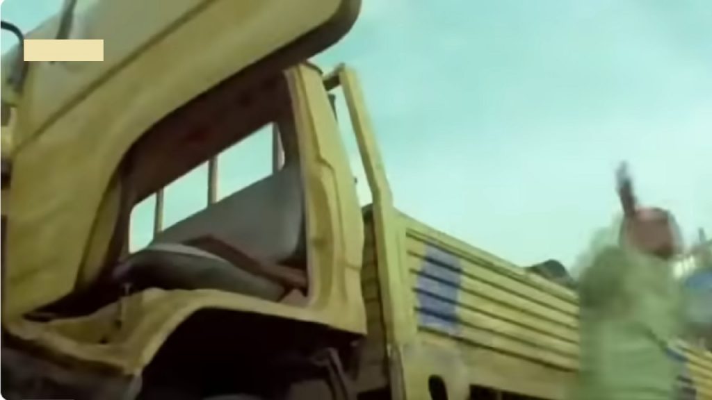 Dcm Toyota Dyna से चोर बाजार पहुंचे बड़े मियां छोटे मियां! फिर खेल दिया कबड्डी 4 Bade Miyan Chote Miyan 6