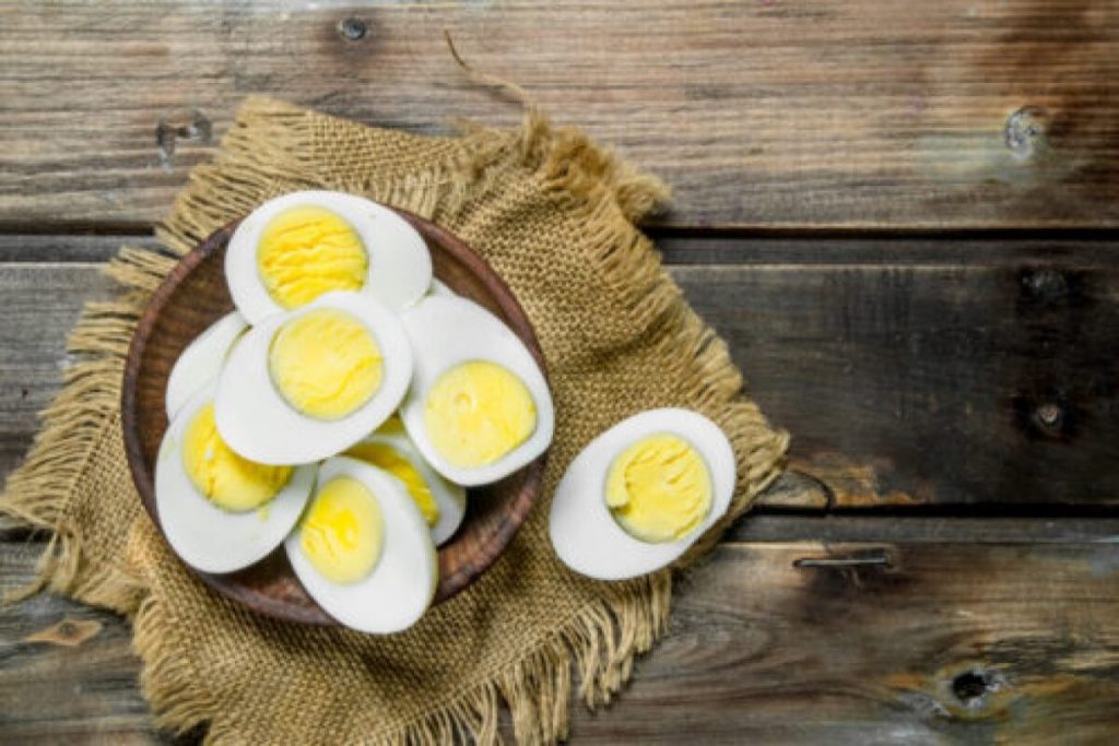 Egg Test In 2 Minutes: बस 2 मिनट में पता करें अंडा ताजा है या नहीं 2 Egg White