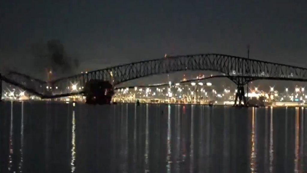 Scott Key Bridge: जहाज के टक्कर से कुछ इस तरह ढह गया फ्रांसिस स्कॉट की ब्रिज, आपातकाल की घोषणा 2 Francis Scott Bridge