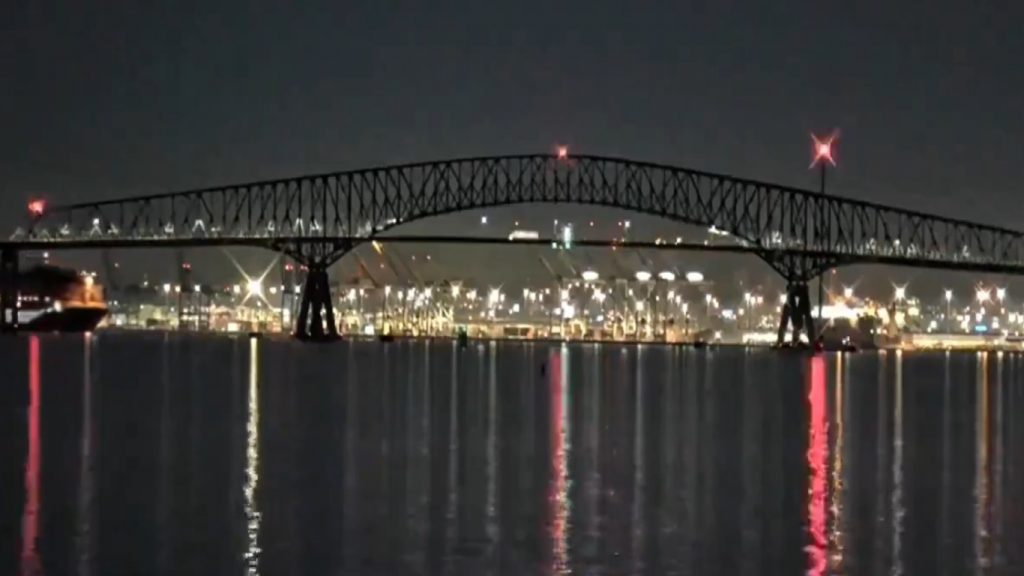 Scott Key Bridge: जहाज के टक्कर से कुछ इस तरह ढह गया फ्रांसिस स्कॉट की ब्रिज, आपातकाल की घोषणा 3 Francis Scott Key Bridge