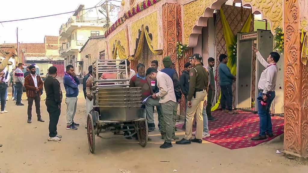 Kala Jatheri Wedding: गैंगस्टर दूल्हा, लेडी डॉन दुल्हन, हिस्ट्रीशीटर 'मैडम मिंज' से शादी के तुरंत बाद तिहाड़ पहुंचा काला जठेड़ी 2 Kala Jathedis Marriage 1