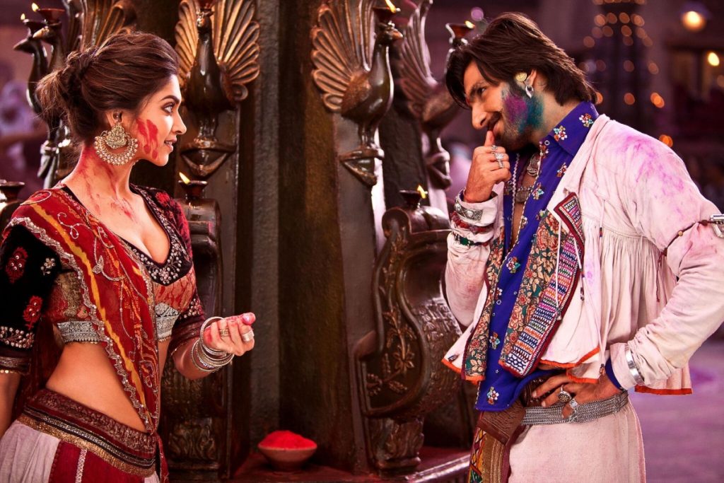 Holi Songs 2024: इन बॉलीवुड गानों से क्रिएट करें परफेक्ट होली वाइब्स, अभी कर लें अपनी प्लेलिस्ट में शामिल 8 Lahu Muh Lag Gaya