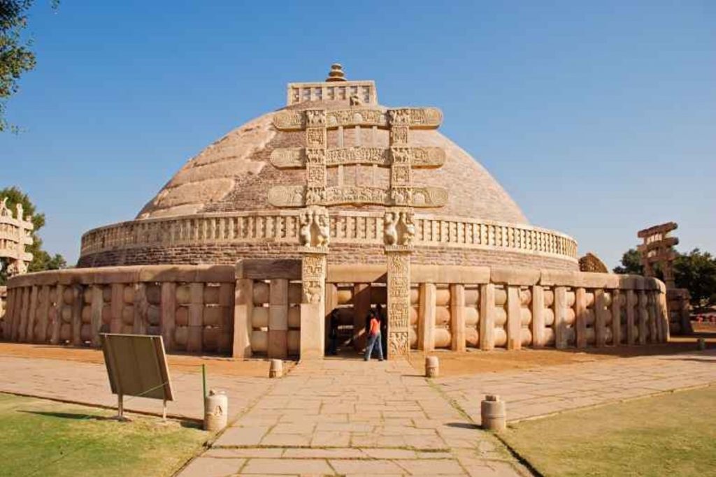 Places To Visit In Madhya Pradesh: मध्य प्रदेश जा रहे हैं घूमने तो इन अद्भुत जगहों को एक्सप्लोर करना न भूलें 1 Madhya Pradesh Sanchi 1