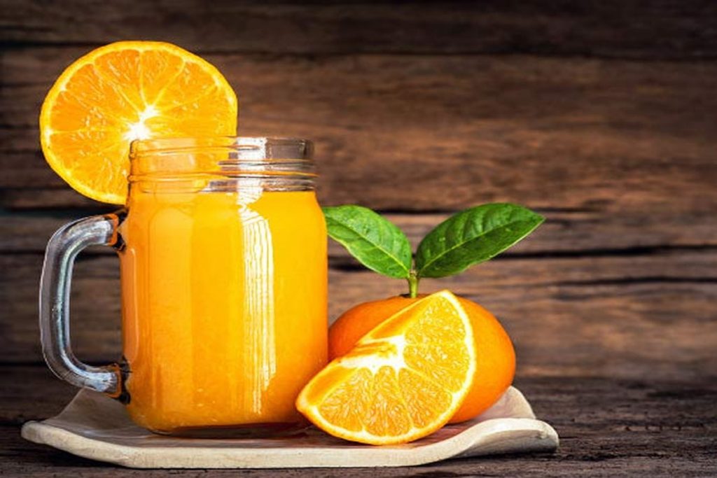 Best Juice For Heart Health: दिल को रखना है चुस्त और दुरुस्त तो पीना शुरू कर दें ये 6 बेस्ट जूस 3 Orange Juice