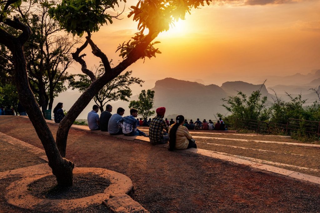 Places To Visit In Madhya Pradesh: मध्य प्रदेश जा रहे हैं घूमने तो इन अद्भुत जगहों को एक्सप्लोर करना न भूलें 3 Pachmarhi 1
