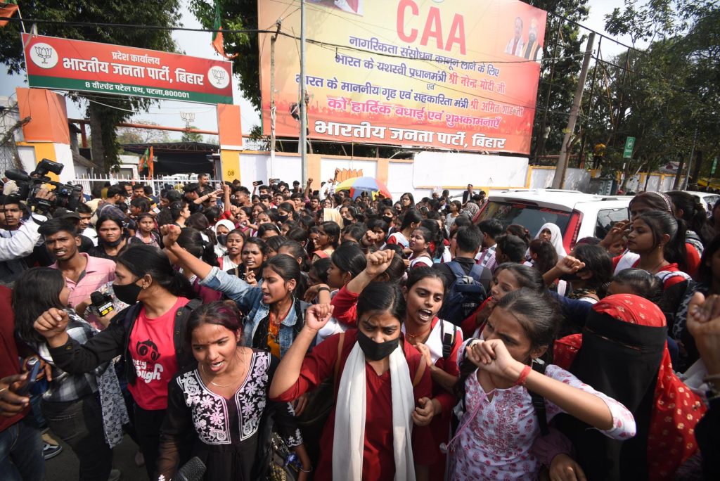 Police detain Intermediate students during stage protest outside BJP state office against governments decision to discontinue plus 2 classes 9