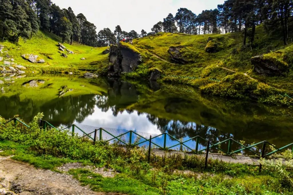 Himachal Pradesh Tourism: सूरज की तपिश तेज लग रही है तो आ जाएं यहां, मस्त मौसम के साथ करें इंज्वाॅय 2 Shoja