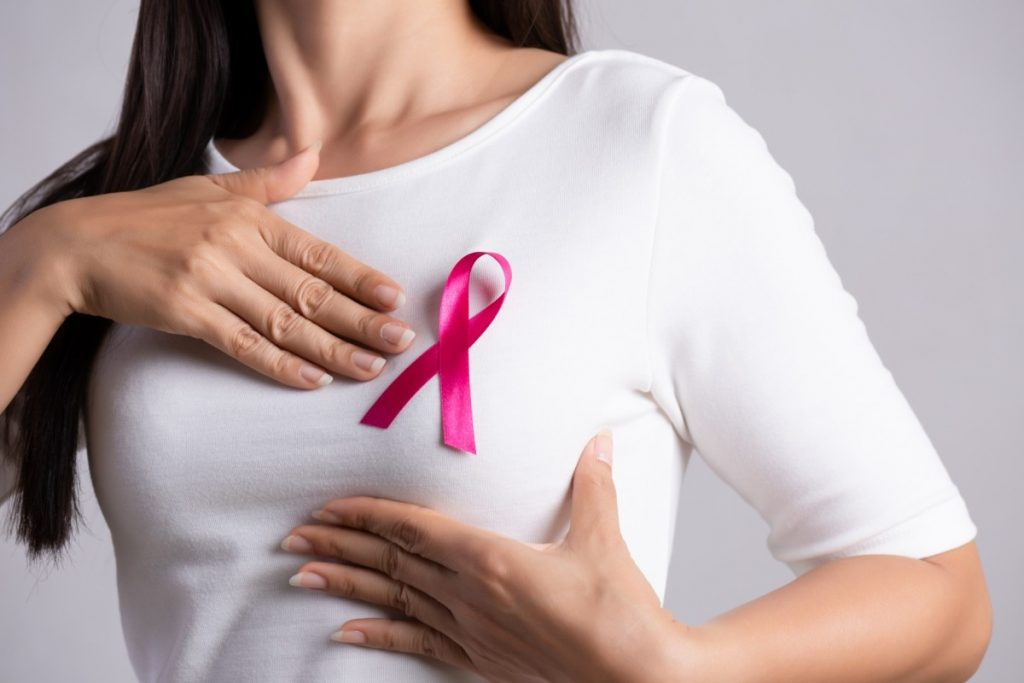 International Women Day: महिलाओं में इन बीमारियों का लगातार बढ़ता खतरा 1 Breast Cancer 1