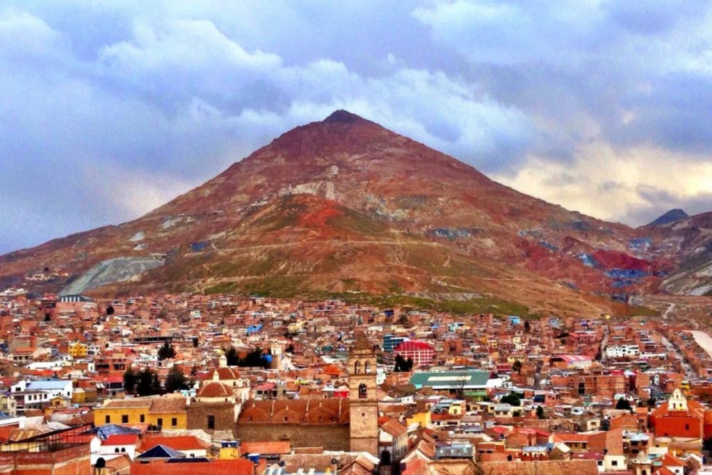 Cerro Rico: लाखों लोगों को खा चुका है यह आदमखोर पहाड़, जानिए क्यों है इतना खतरनाक 3 Cerro Rico 3