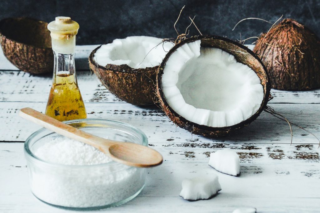Avocado Hair Mask For Healthy Hair: एवोकाडो और नारियल तेल से बना हेयर मास्क बालों के लिए होता है बेहद फायदेमंद, जानें इसके फायदे 1 Coconut Oil1