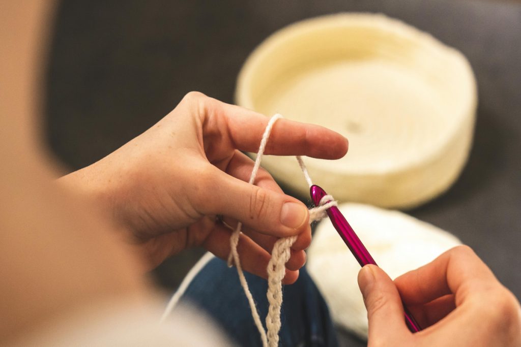 Startup Ideas: गृहिणियों के लिए बड़े फायदे वाले हैं ये स्टार्टअप्स, देखें लिस्ट 7 Crochet
