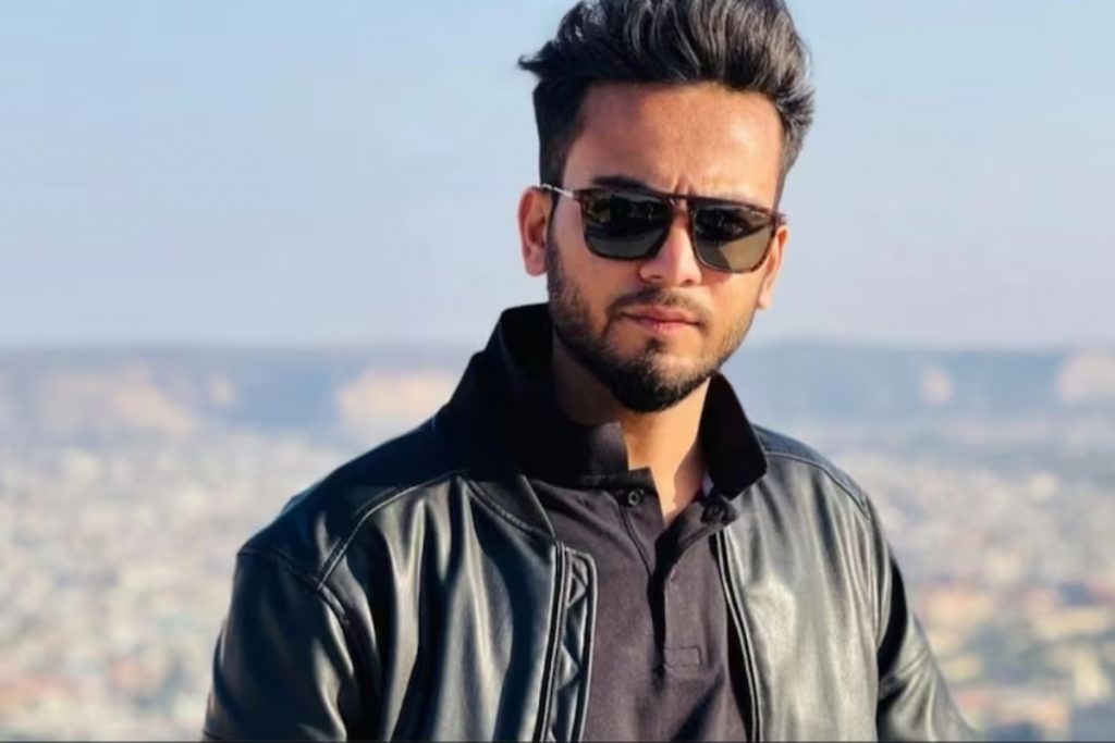 Elvish Yadav के पिता ने कर दिया बेटे का सिस्टम हैंग, बोले- महंगी गाड़ियां और अपार्टमेंट… 5 Elvish Yadav 9 1